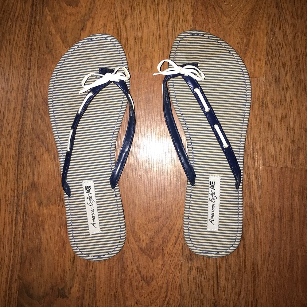 American Eagle flip flops
